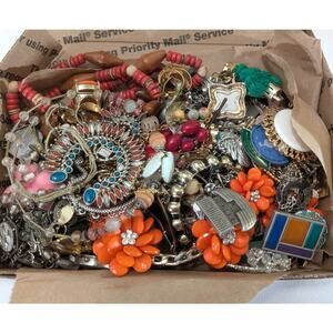 2Lbs 15oz BROKEN/MISMATCHED Junk Jewelry Lot for CRAFTING/HARVESTING/ART Lot B